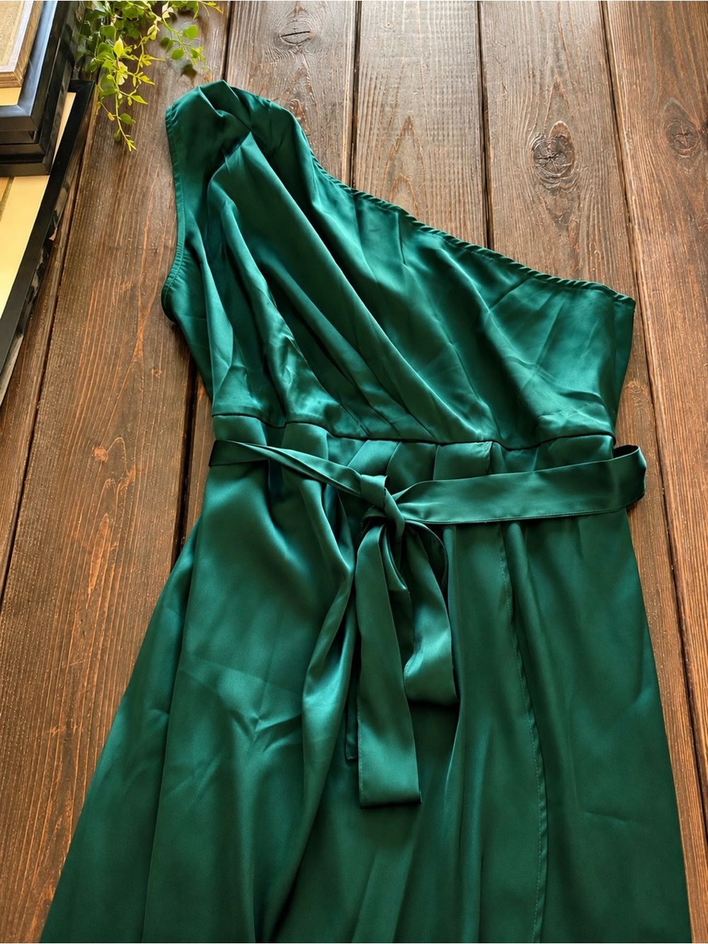 SHEIN Emerald One-Shoulder Satin Dress with Waist Tie